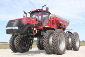 The new Trident is designed to quickly change from liquid spraying to dry spreading 